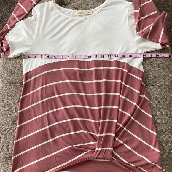 Color Block Twist Front Top - Picture 10 of 13